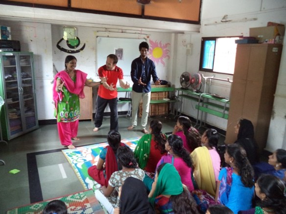 Martial Vout - Reality Gives workshop in Dharavi, India